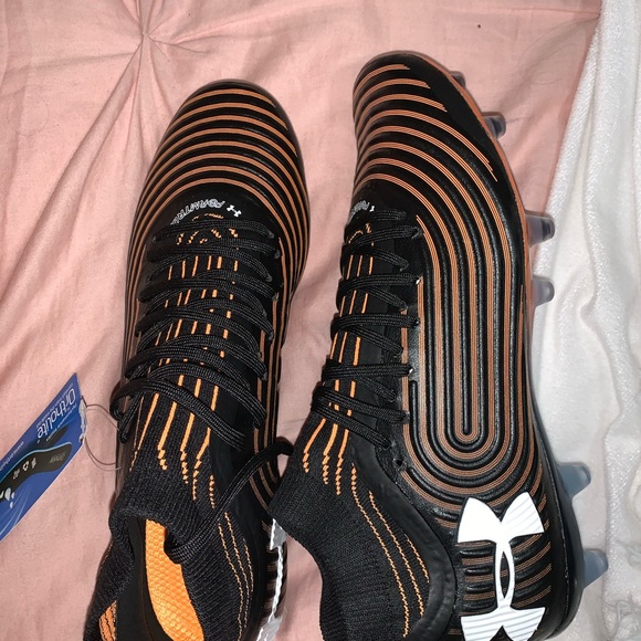 Soccer cleat - Picture 2 of 3